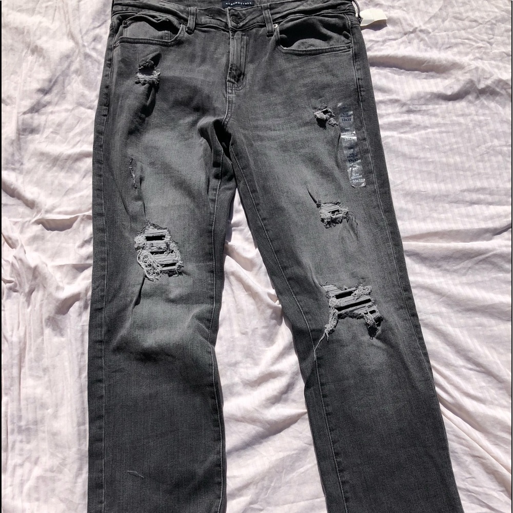 New Aeropostale Black Slim Straight Distressed Jeans. Size 33Wx32L.